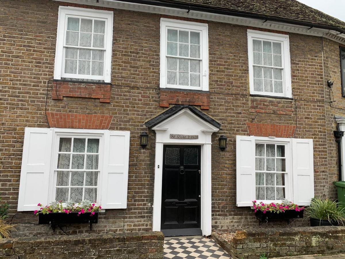 Ye Olde House Villa Shepperton Exterior photo